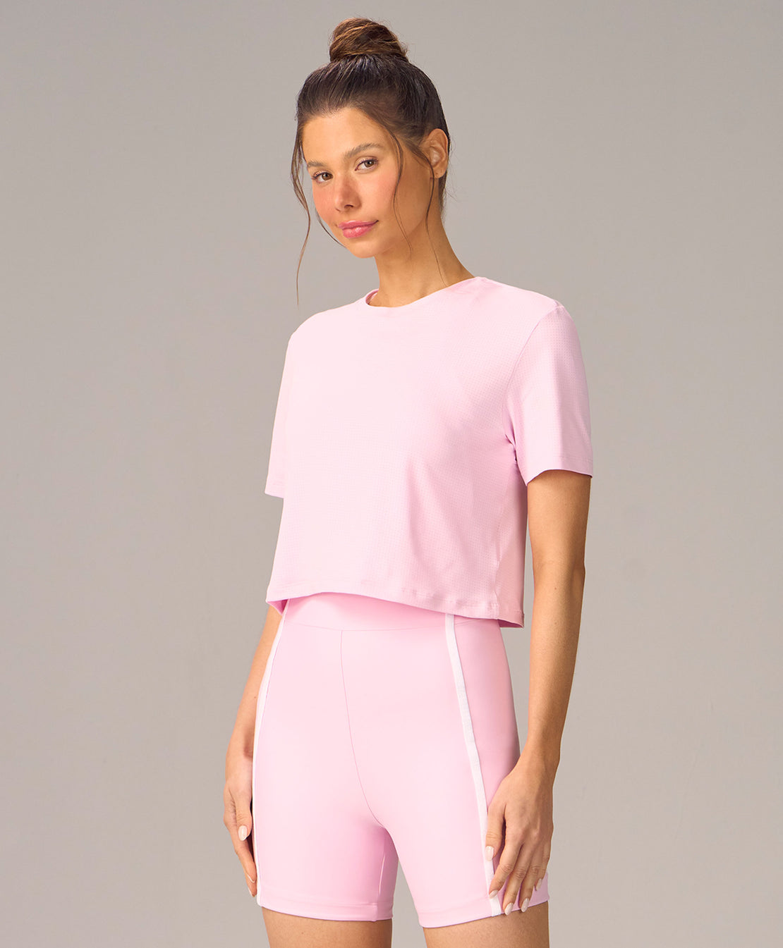 T-SHIRT COM ABERTURA E ESTAMPA