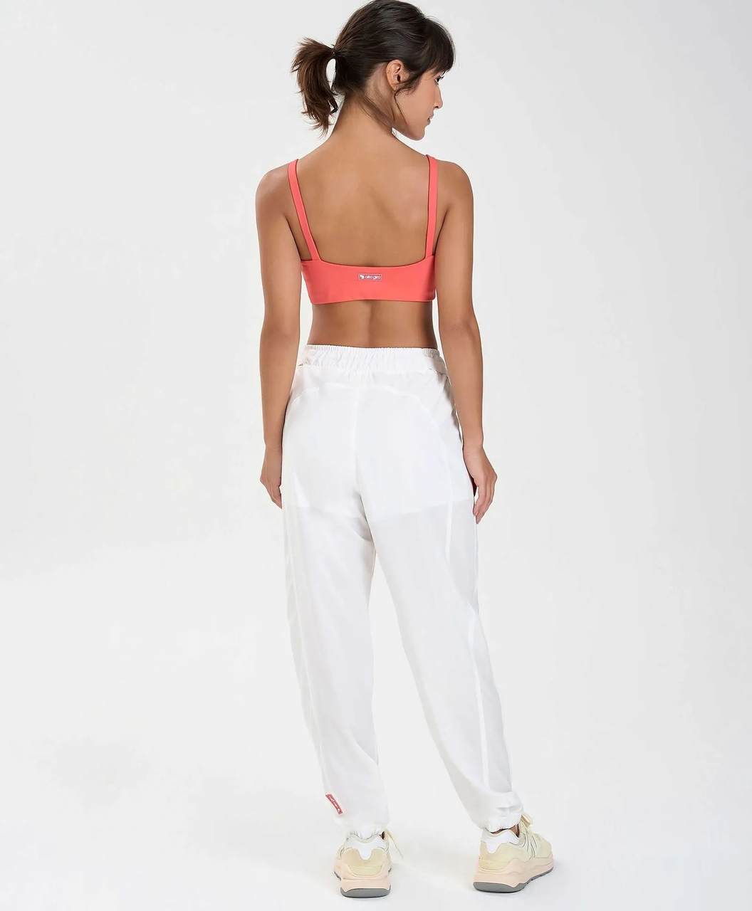Calça Jogger Bolso e Aberturas Laterais 4