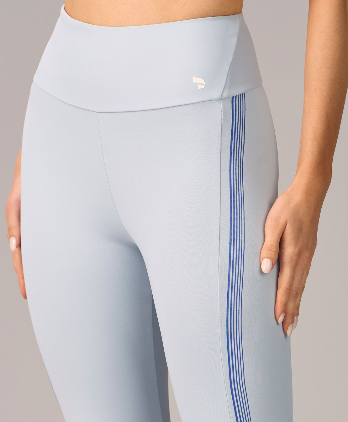 LEGGING COM RECORTES E SILK 4