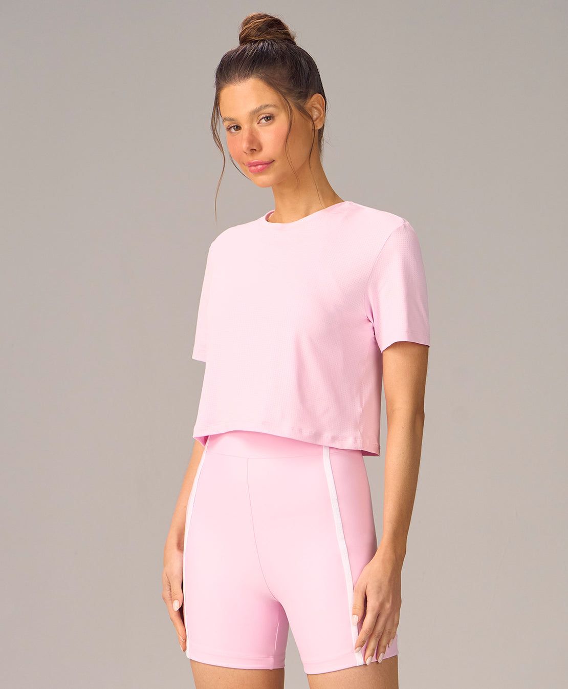 T-SHIRT COM ABERTURA E ESTAMPA