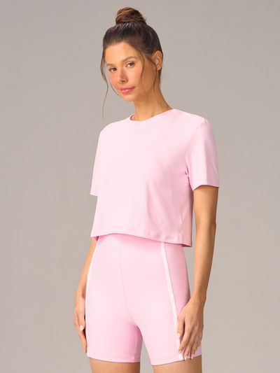 T-SHIRT COM ABERTURA E ESTAMPA