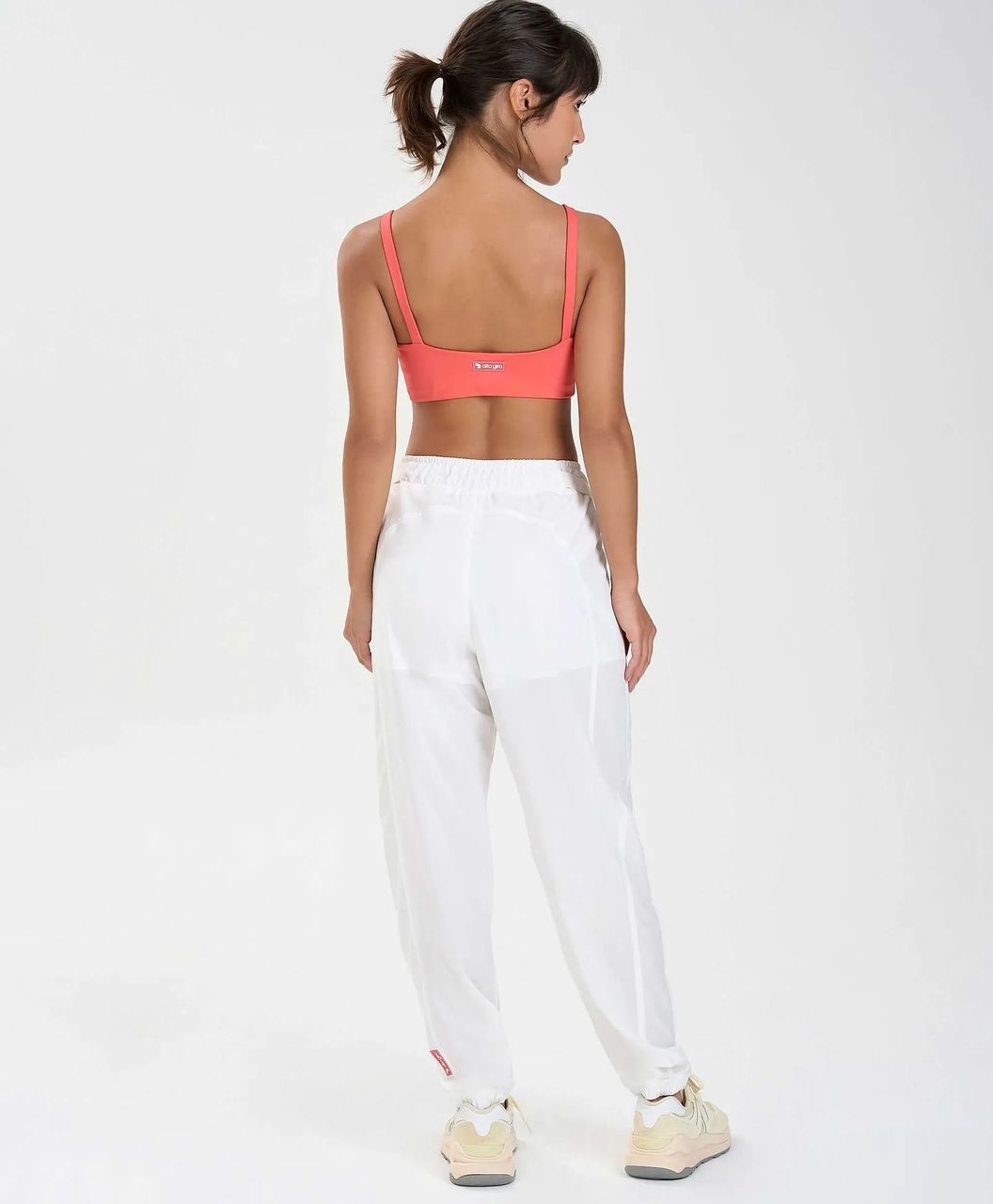 Calça Jogger Bolso e Aberturas Laterais 4