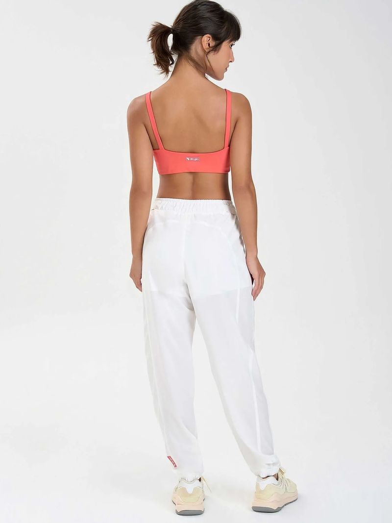 Calça Jogger Bolso e Aberturas Laterais 4