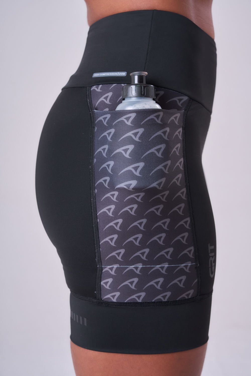BERMUDA GRIT BOSSA 3 BOLSOS 18CM FEM IND PRETO/ESTAMPA