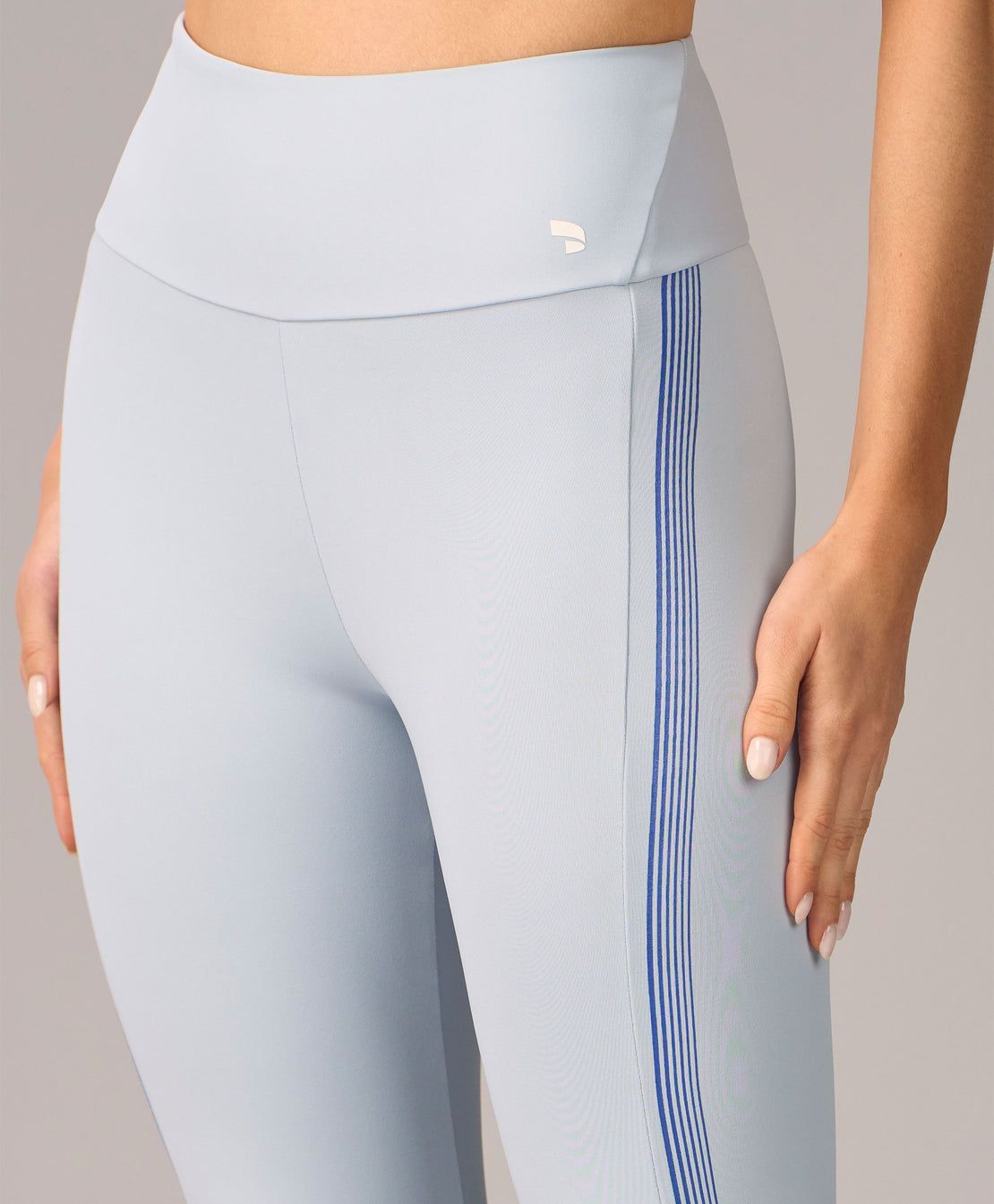LEGGING COM RECORTES E SILK 4
