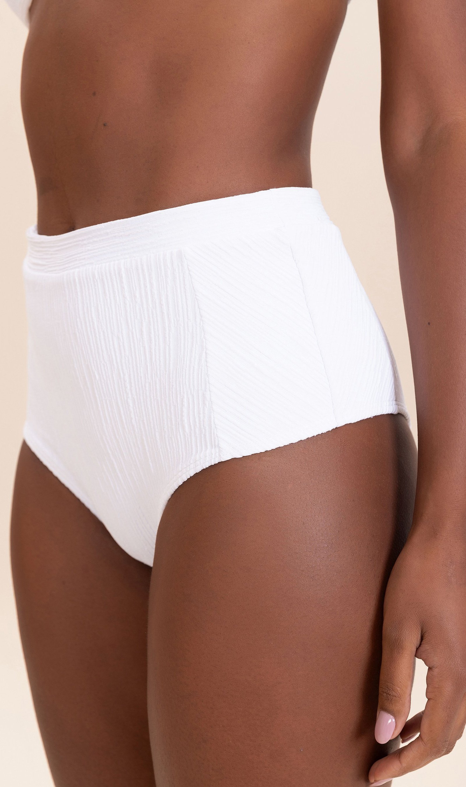 Tanga Hot Pant Curl